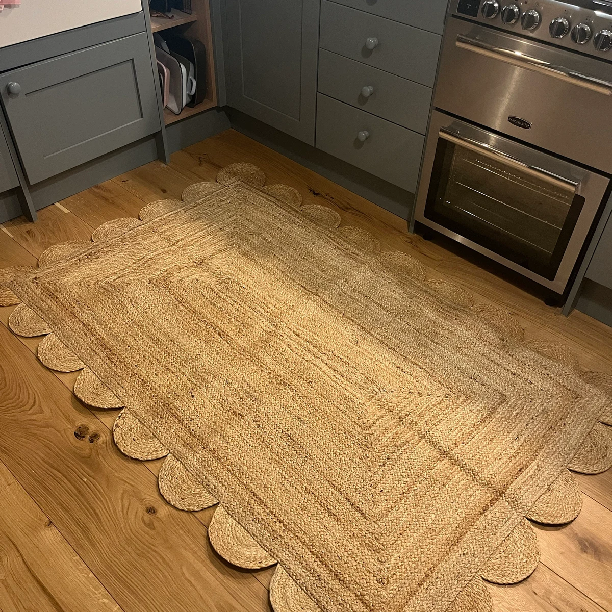 Olivya Scalloped Jute Rug – Natural Braided Handmde Rug Area Rug