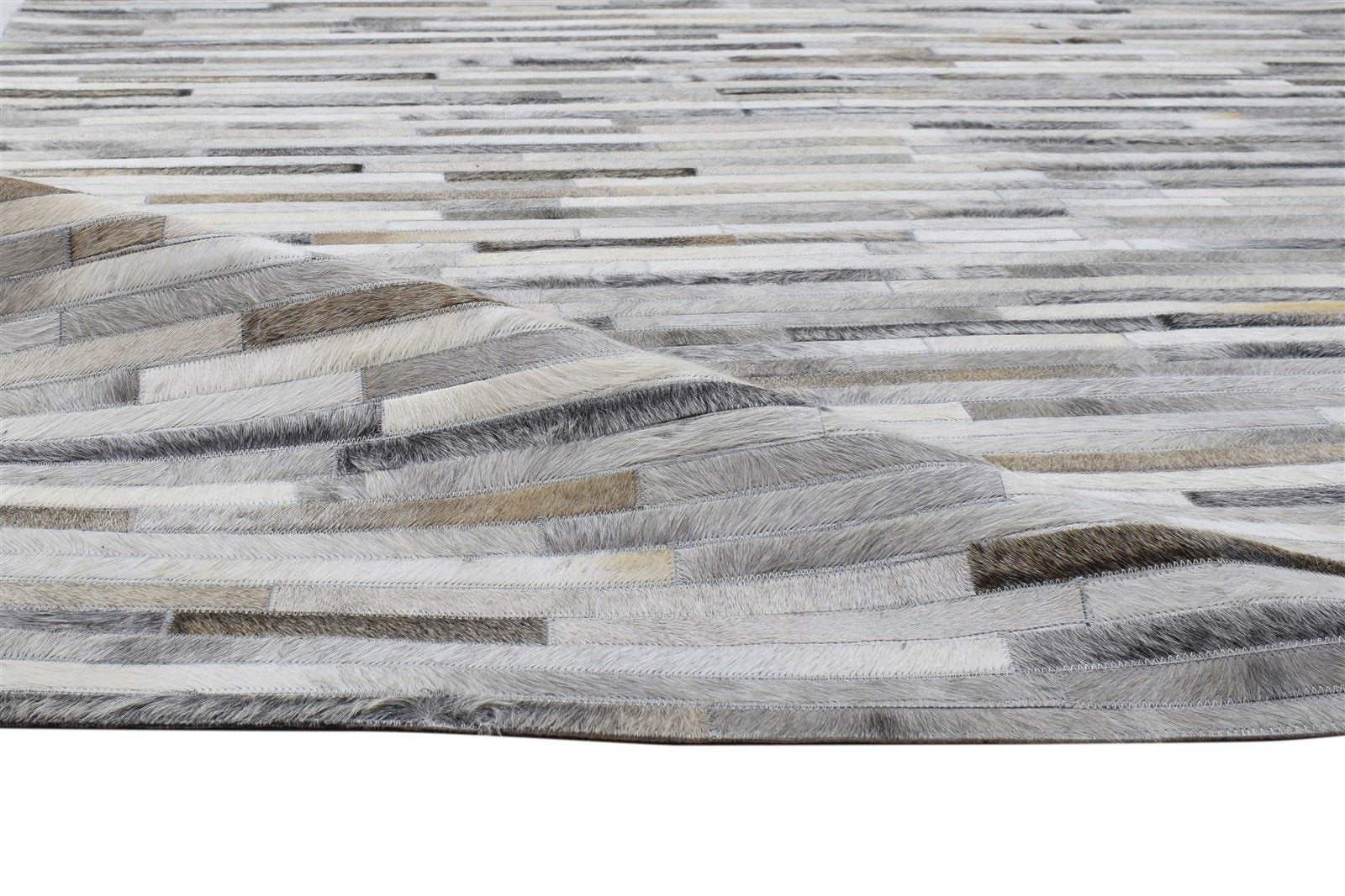 Rhiamon Handmade Grey Sand Leather Striped Rug - Modern Patchwork Cowhide Area Rug   7864251711637
